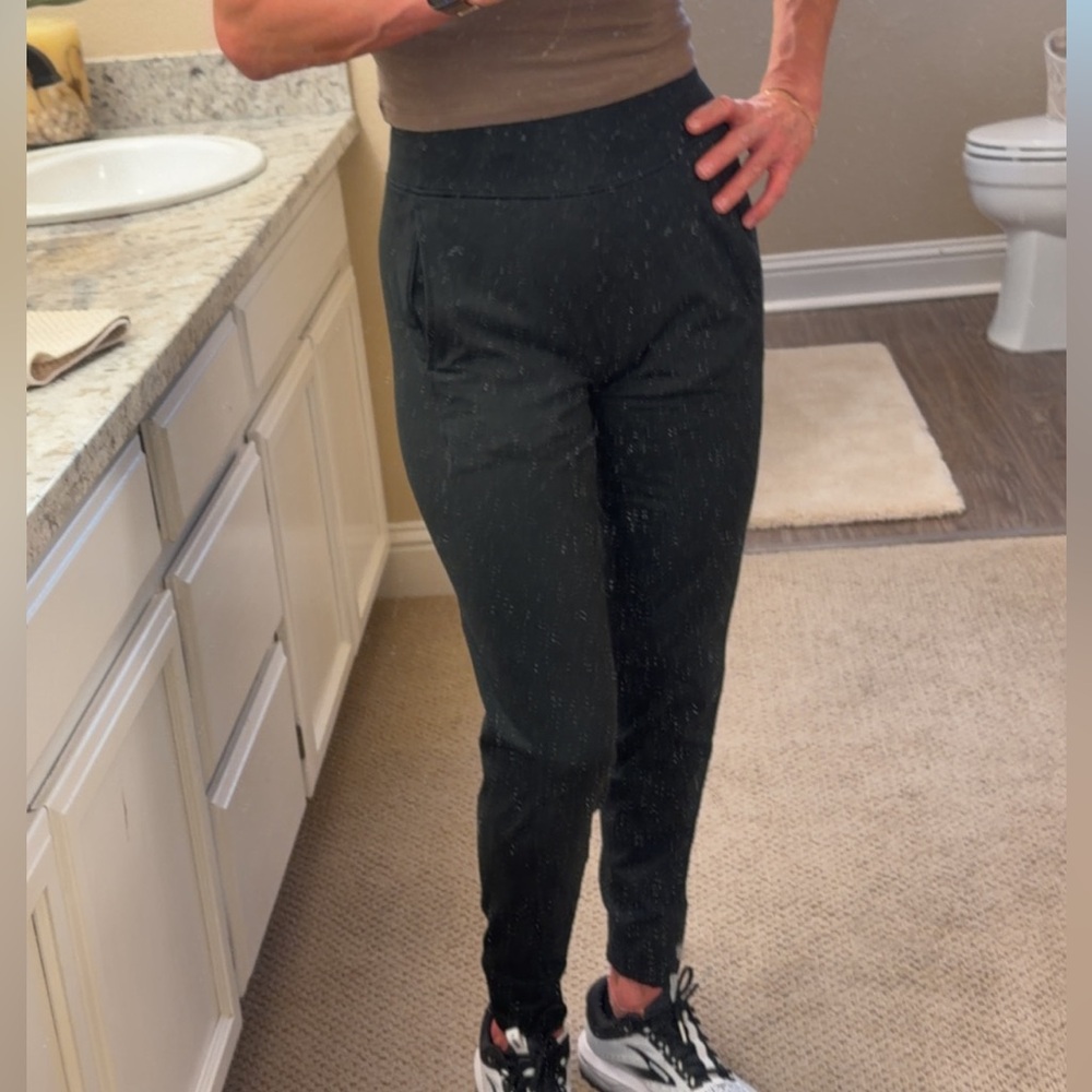 Women’s  Lululemon Black Jogger Pants. Size 4